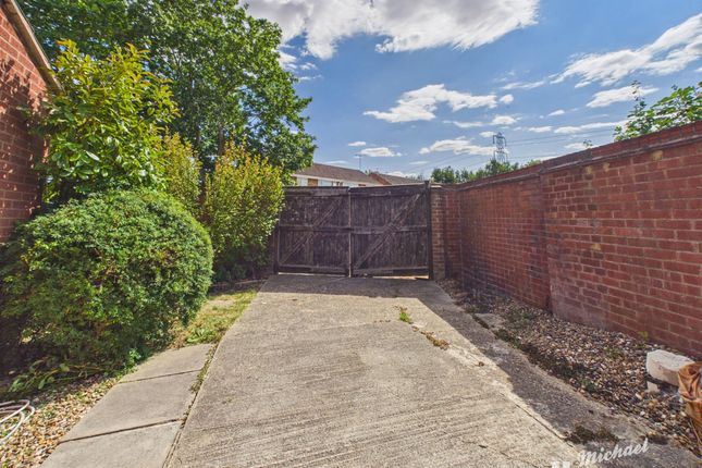 17 Witham Way, Aylesbury photo 4