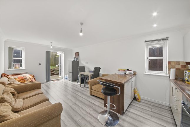 Thumbnail Flat for sale in Vicarage Farm Road, Heston, Hounslow