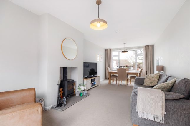 52, St. Quentin Drive, Sheffield photo 4