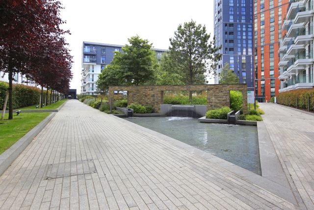 Wandsworth Road, London photo 3