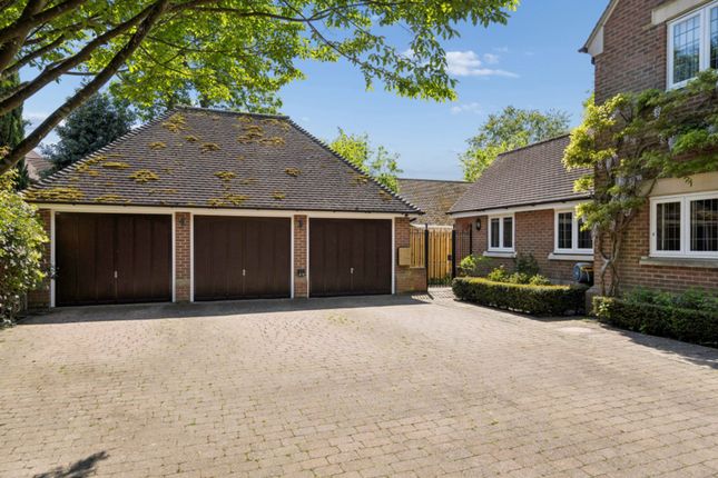 West Common House Miller Place, Gerrards Cross photo 4