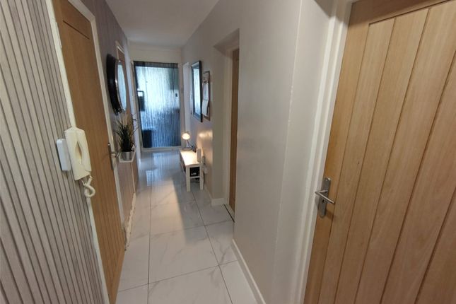 Flat 19, Lewis Court,, Snelling Avenue, Gravesend photo 2