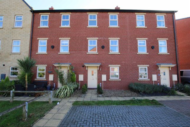 Town house for sale in Holts Crest Way, Leeds