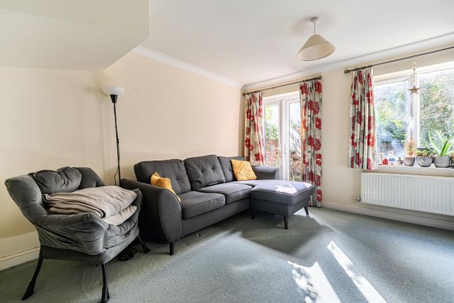 38, Monro Drive, Guildford photo 2