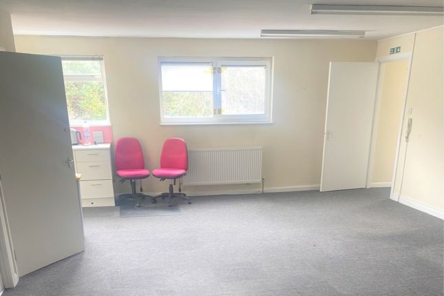 Office to let in Western Road, Wood Green, London