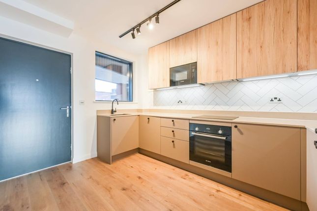 Thumbnail Flat to rent in Waters Edge Court, Tower Hamlets, London