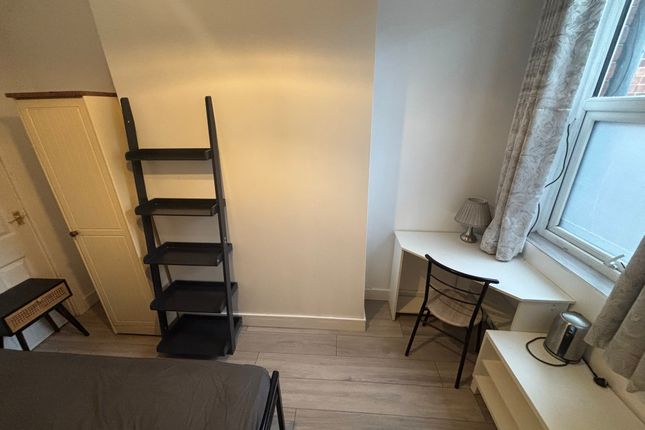 Room 1, SHEFFIELD photo 5