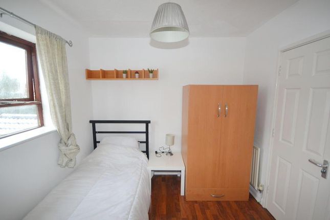 Room 3, 26, Grace Avenue, Milton Keynes photo 2