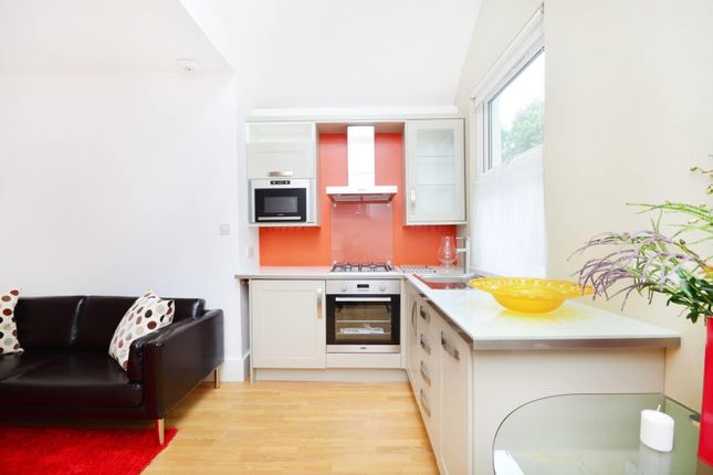 Flat to rent in St. Pauls Avenue, Willesden Green, London