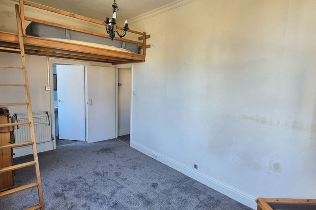 Flat 6, 1 Princess Royal Terrace, Scarborough photo 2