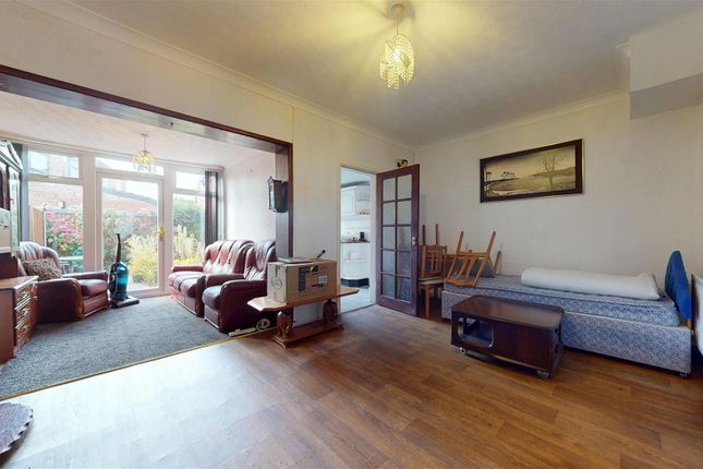 18, Braeside Crescent, Billinge photo 2