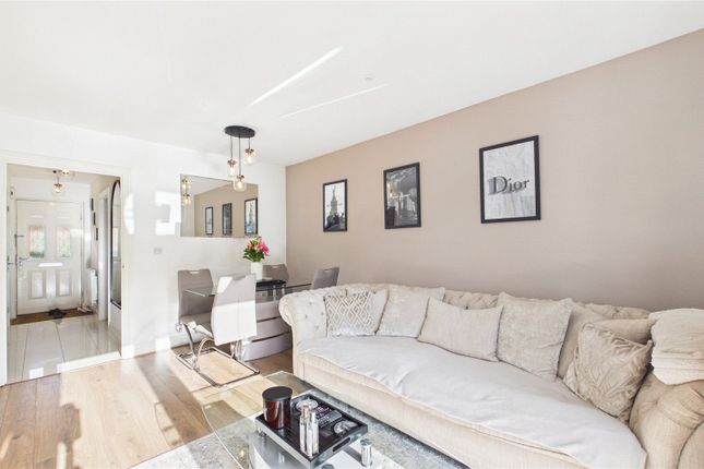 34, Waterers Way, Surrey photo 3