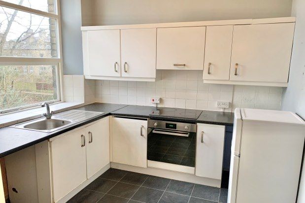 Flat to rent in Linden Lodge, Halifax