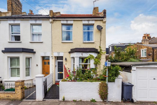End terrace house for sale in Granville Road, London