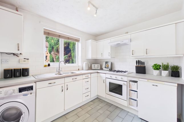 4 Spray Close, Nottingham photo 3