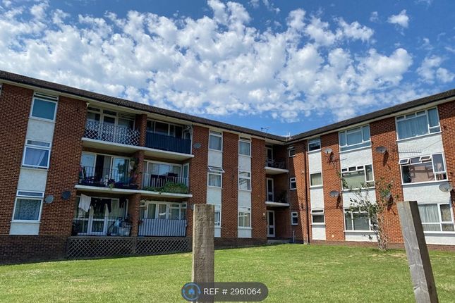 Sandringham Court, Slough photo 2