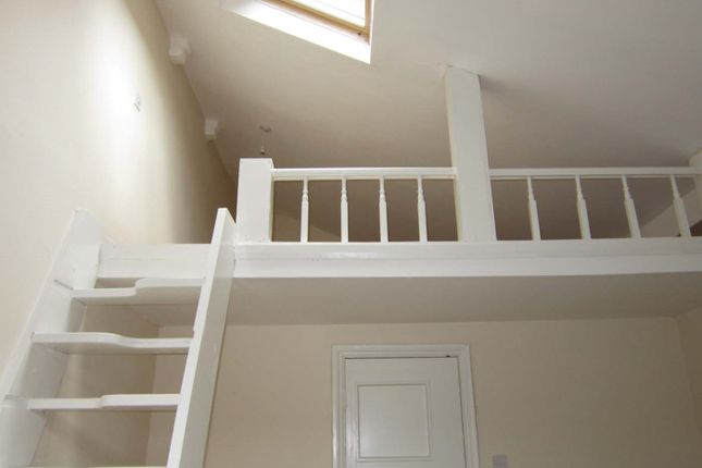 Flat 3, 1 Wolverton Gardens, London photo 4