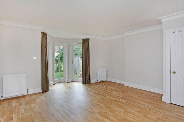 Town house to rent in Arosa Road, East Twickenham