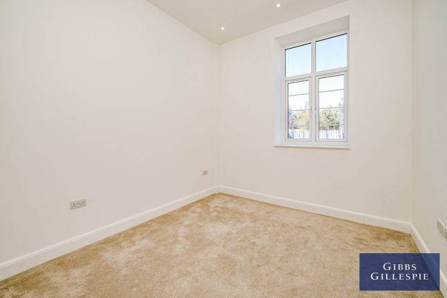 Flat 2 Grand Approach, 2, Bathurst Walk, Iver photo 4