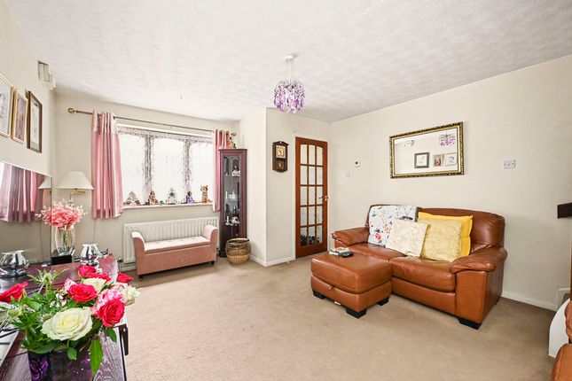 82, Hunters Oak, Hemel Hempstead photo 3