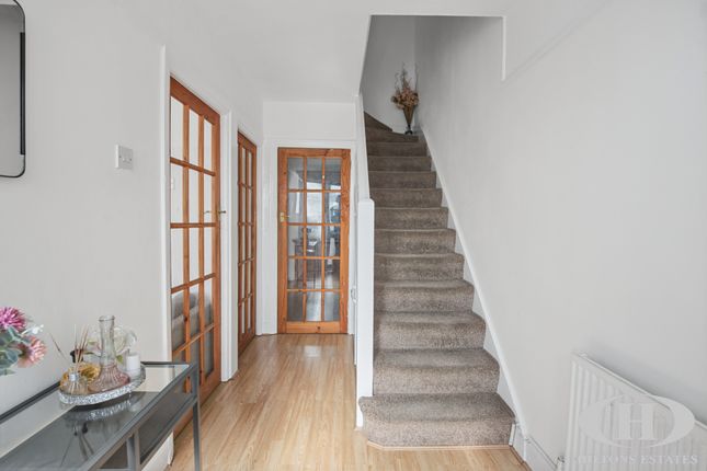 17, Rowley Close, Wembley photo 4