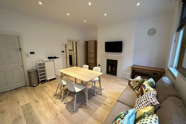 Flat for sale in Thayer Street, London