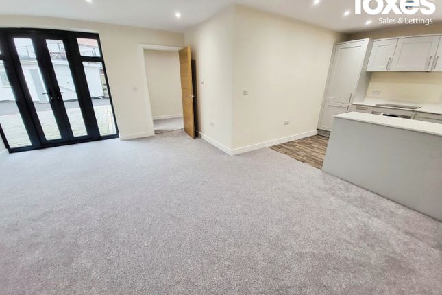 Town house to rent in West Street, Ringwood, Hampshire