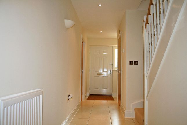 Town house to rent in Augustine Way, Oxford