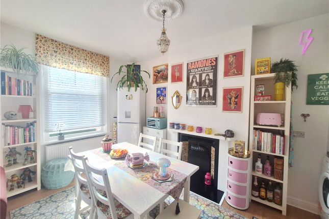 Flat 2, 330C, Holloway Road, London photo 2