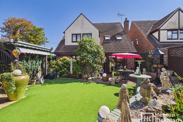 Julissa, London Road, Wickford photo 2