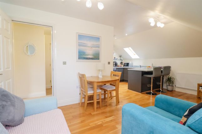 8, Cadogan Place, North Heath Lane, Horsham photo 3