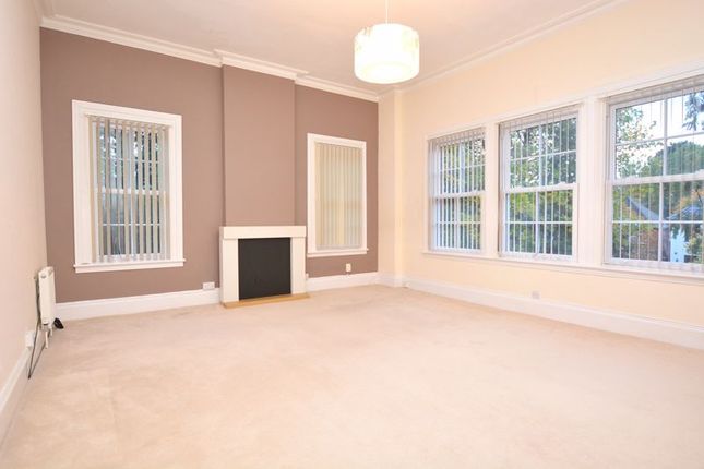 3b Landaras, Royston Grove, Hatch End photo 3