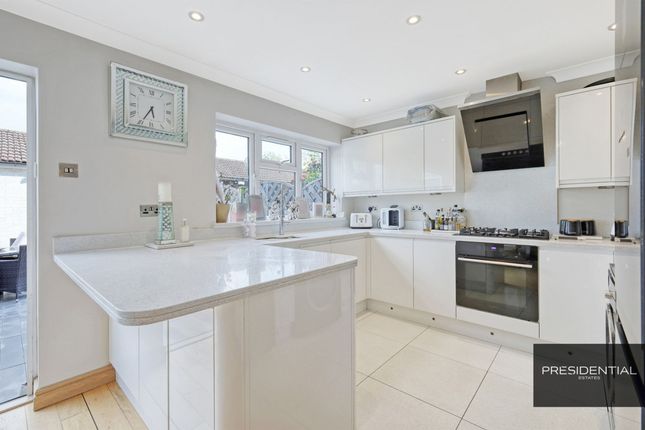 64 Lambourne Road, Chigwell photo 4
