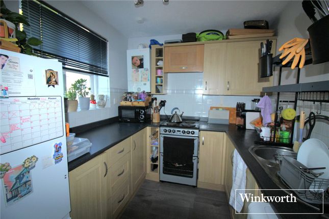 35, Farm Close, Hertfordshire photo 5