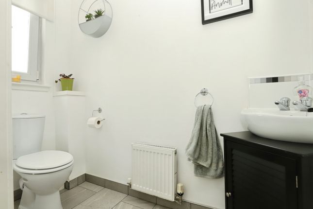 5, Station Gate, Darvel photo 4