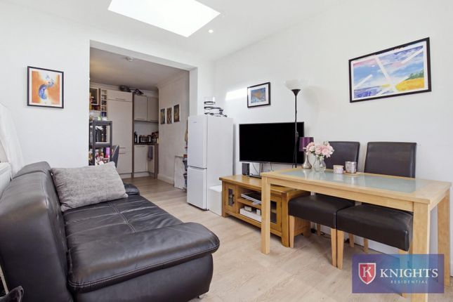 10, Clarendon Road, London photo 4