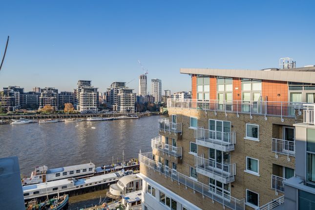 Flat for sale in Lombard Road, London