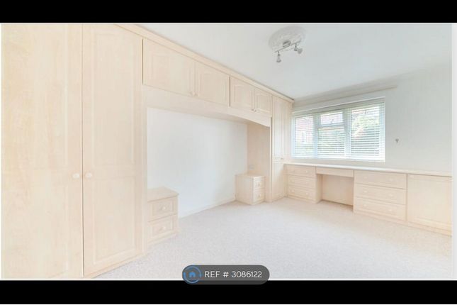 Wood Road, Hindhead photo 5