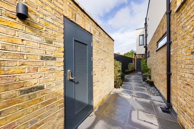 Semi-detached house for sale in Iamington Mews, London