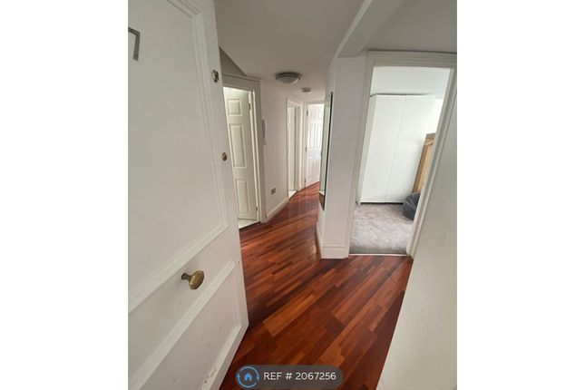 Flat, Exide House Shaftesbury Avenue, London photo 3