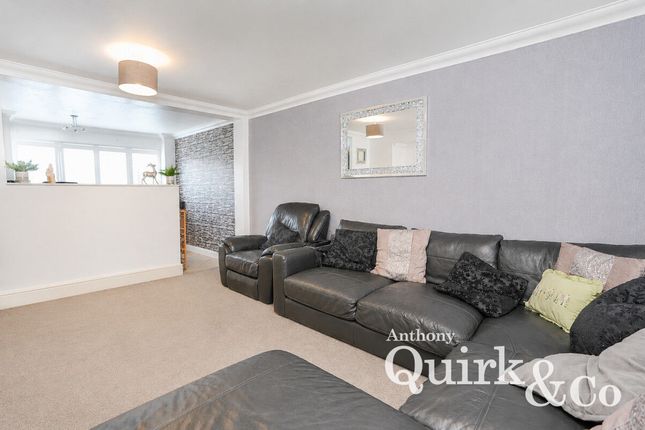 19, High Road, Basildon photo 4