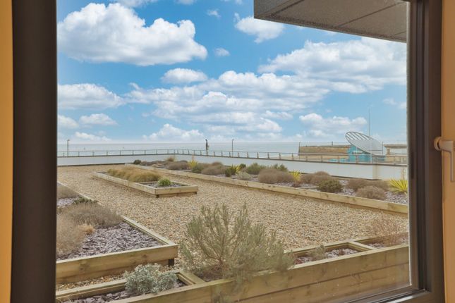 Flat 2 Harbour View, 1, Beach Drive, Ramsgate photo 3