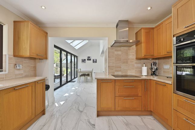 1 Bassett Close, Hythe photo 4