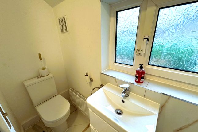 18A, Como Street, Romford photo 4