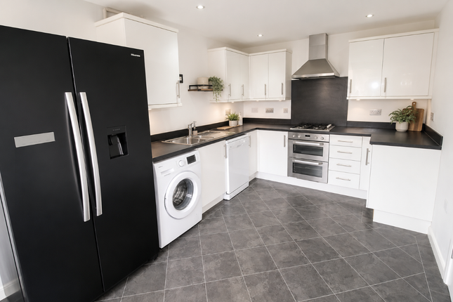 99 Greenkeepers Road, Great Denham photo 2