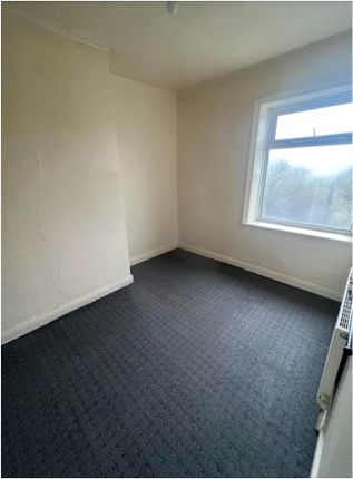 Terraced house to rent in Lowergate, Paddock, Huddersfield