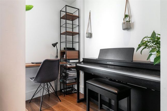 Apartment 2303, Talisman Tower, 6, Lincoln Plaza, London photo 4