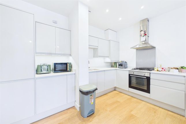 Flat 10 Waverley House, 50 Old Church Road, Clevedon photo 3