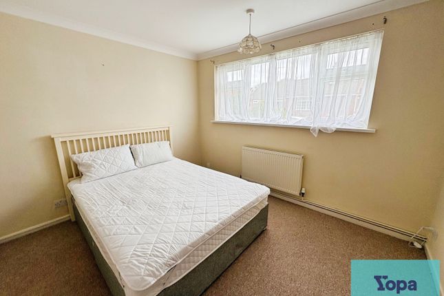 3, Braemar Close, Bucknall, Stoke-on-trent photo 3