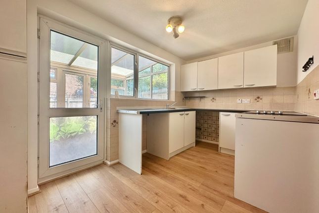 5, Lynn Close, West End photo 2